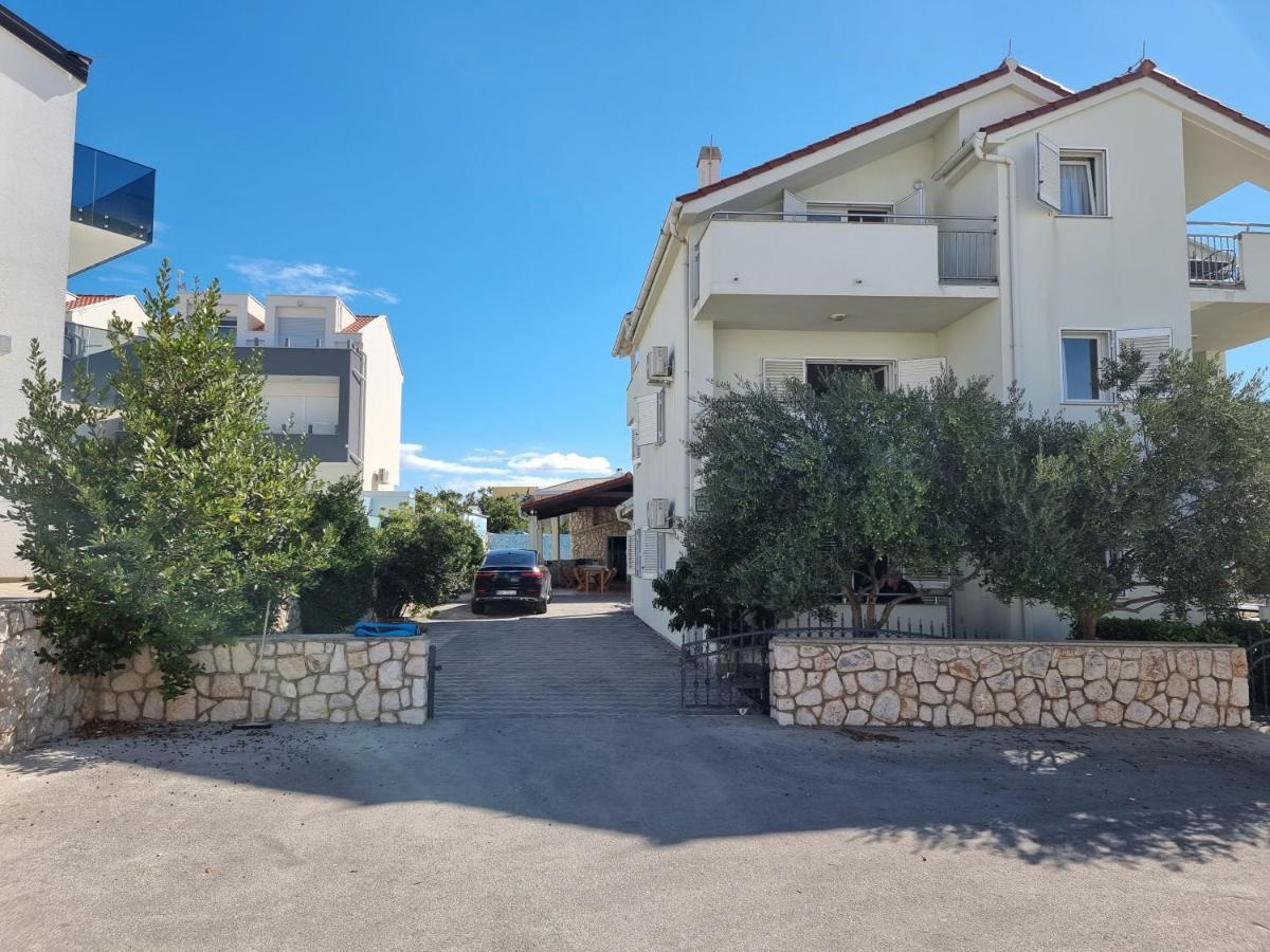 Apartments Gabbiano Novalja Exterior photo